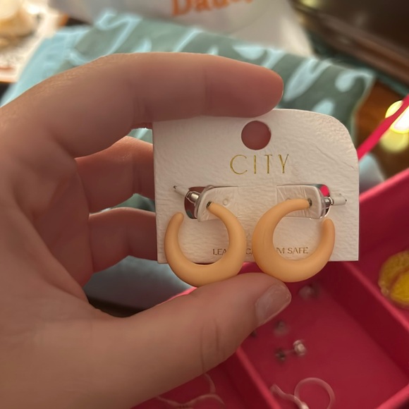 brand new with tag in package light orange hoop earrings - Picture 1 of 3